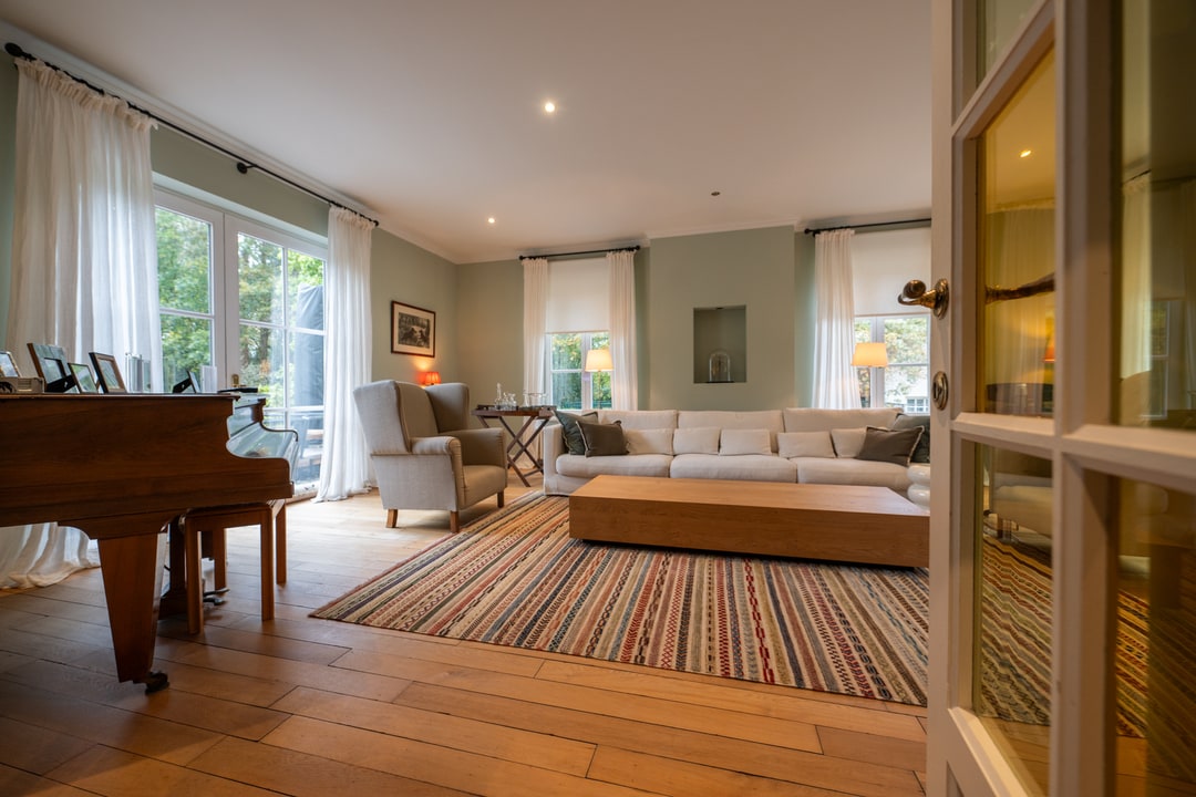 Vloerafwerking in een villa in 's-Gravenwezel
